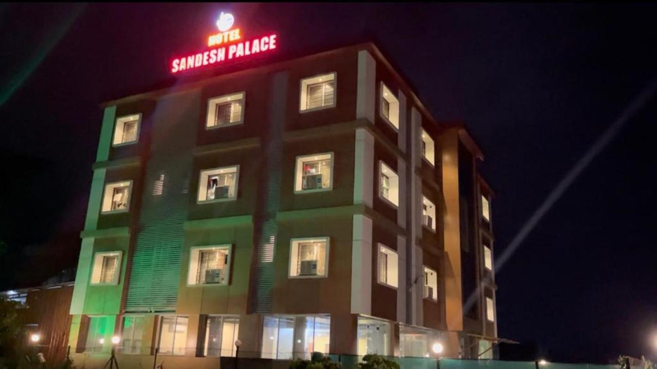 Hotel Sandesh Palace ロナバラ エクステリア 写真