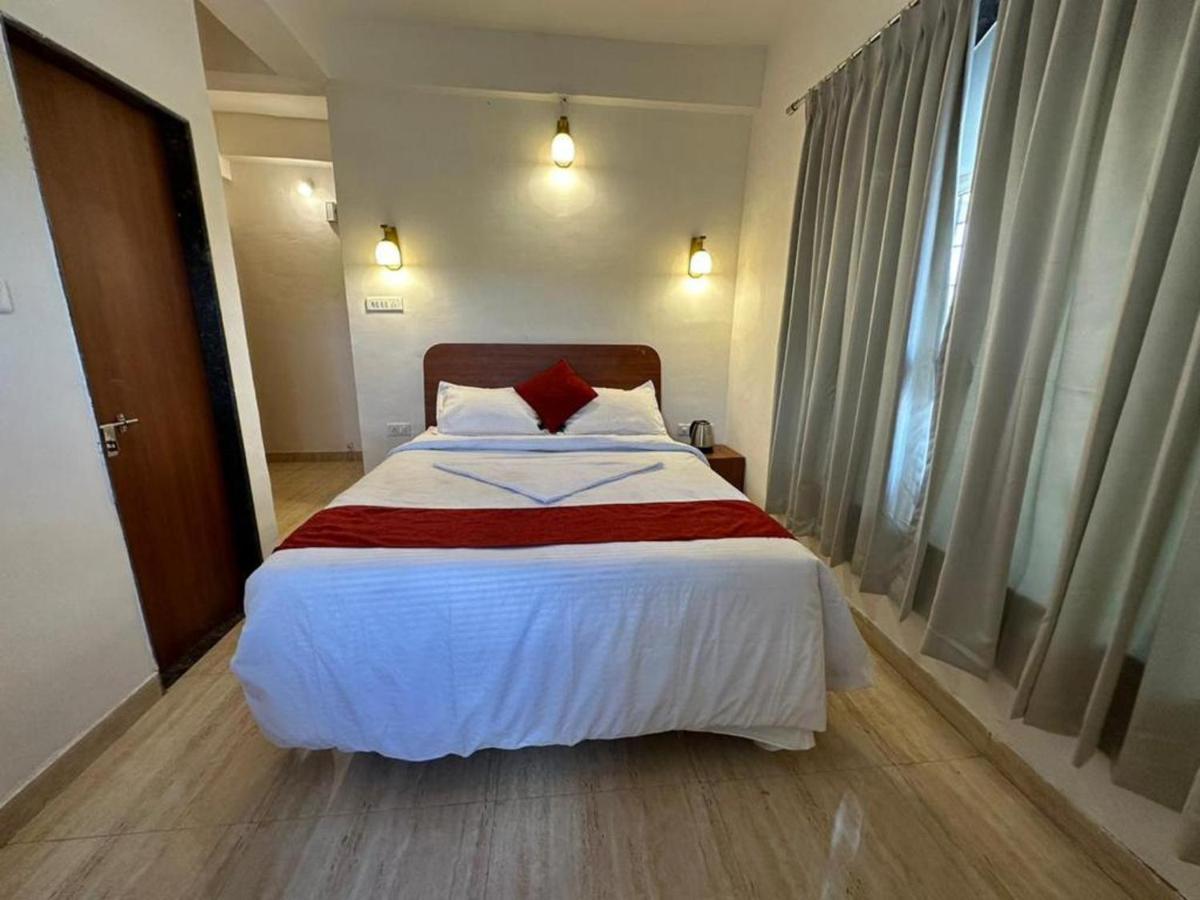 Hotel Sandesh Palace ロナバラ エクステリア 写真
