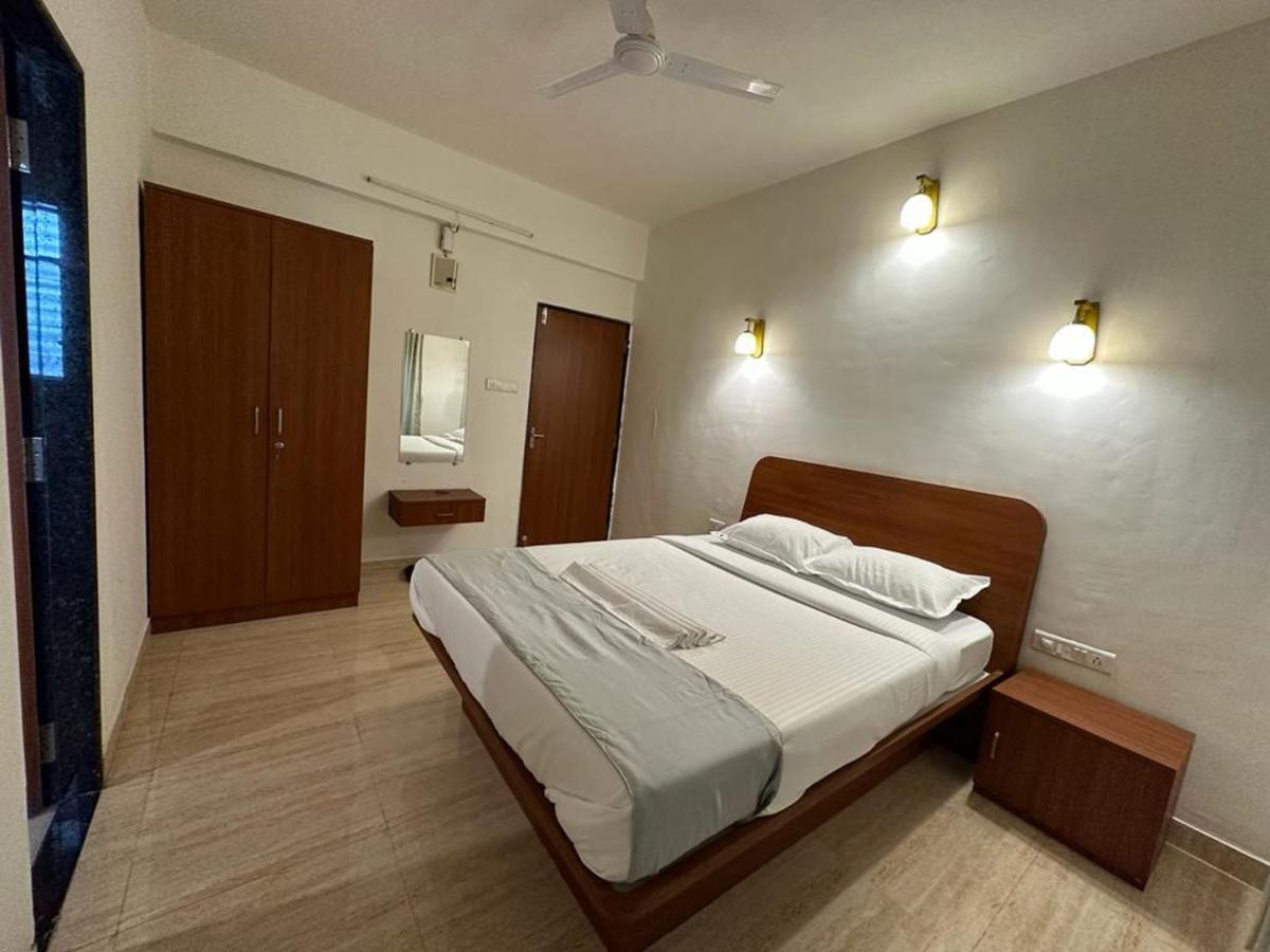 Hotel Sandesh Palace ロナバラ エクステリア 写真