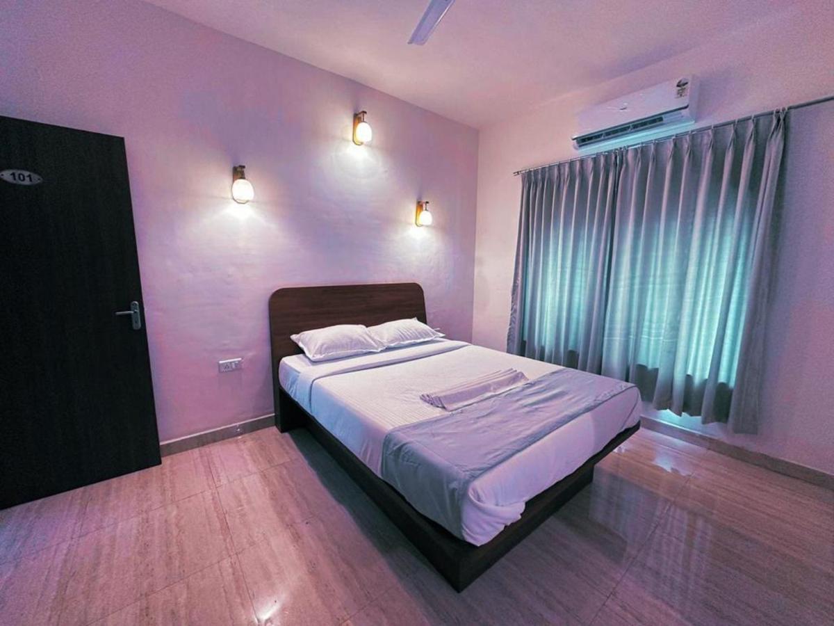 Hotel Sandesh Palace ロナバラ エクステリア 写真