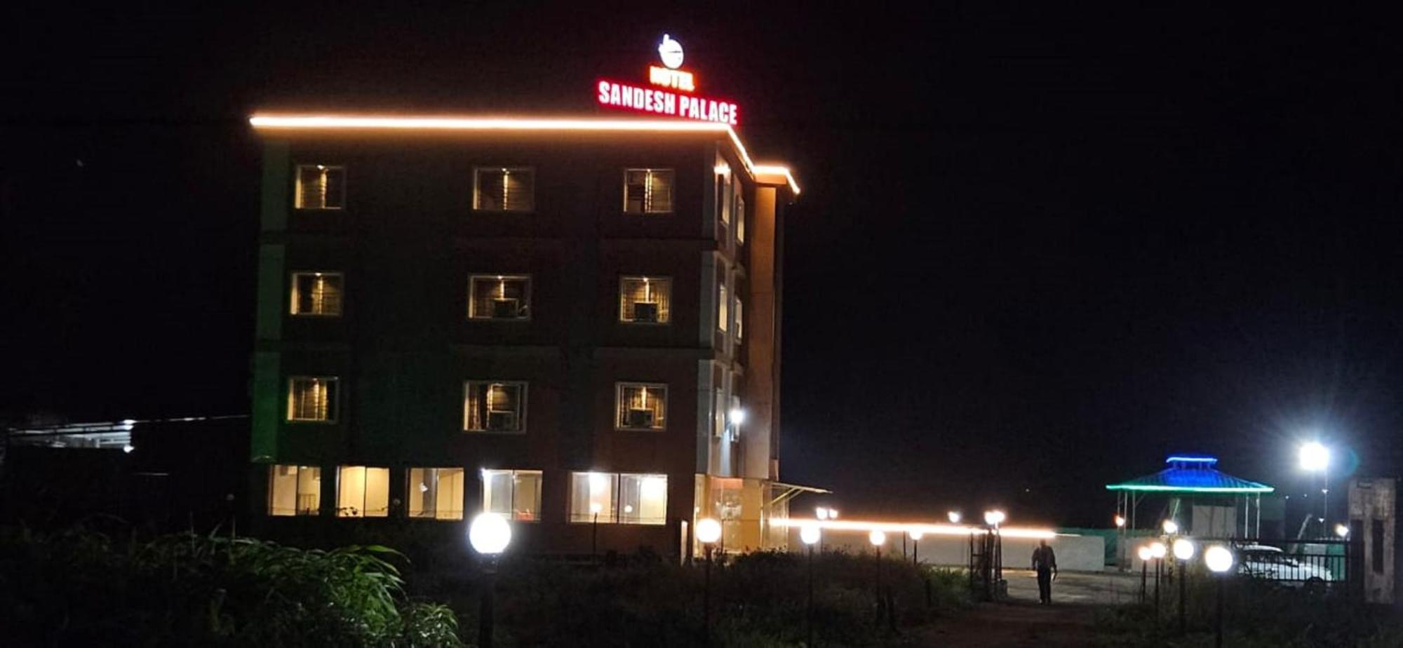 Hotel Sandesh Palace ロナバラ エクステリア 写真